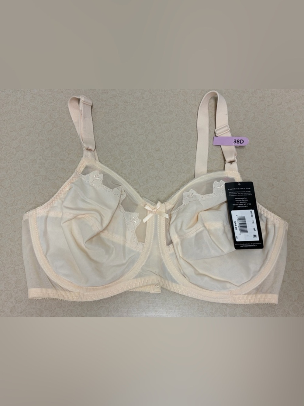NWT Flower Bali Underwire Bra. Size 38D
#DF0180